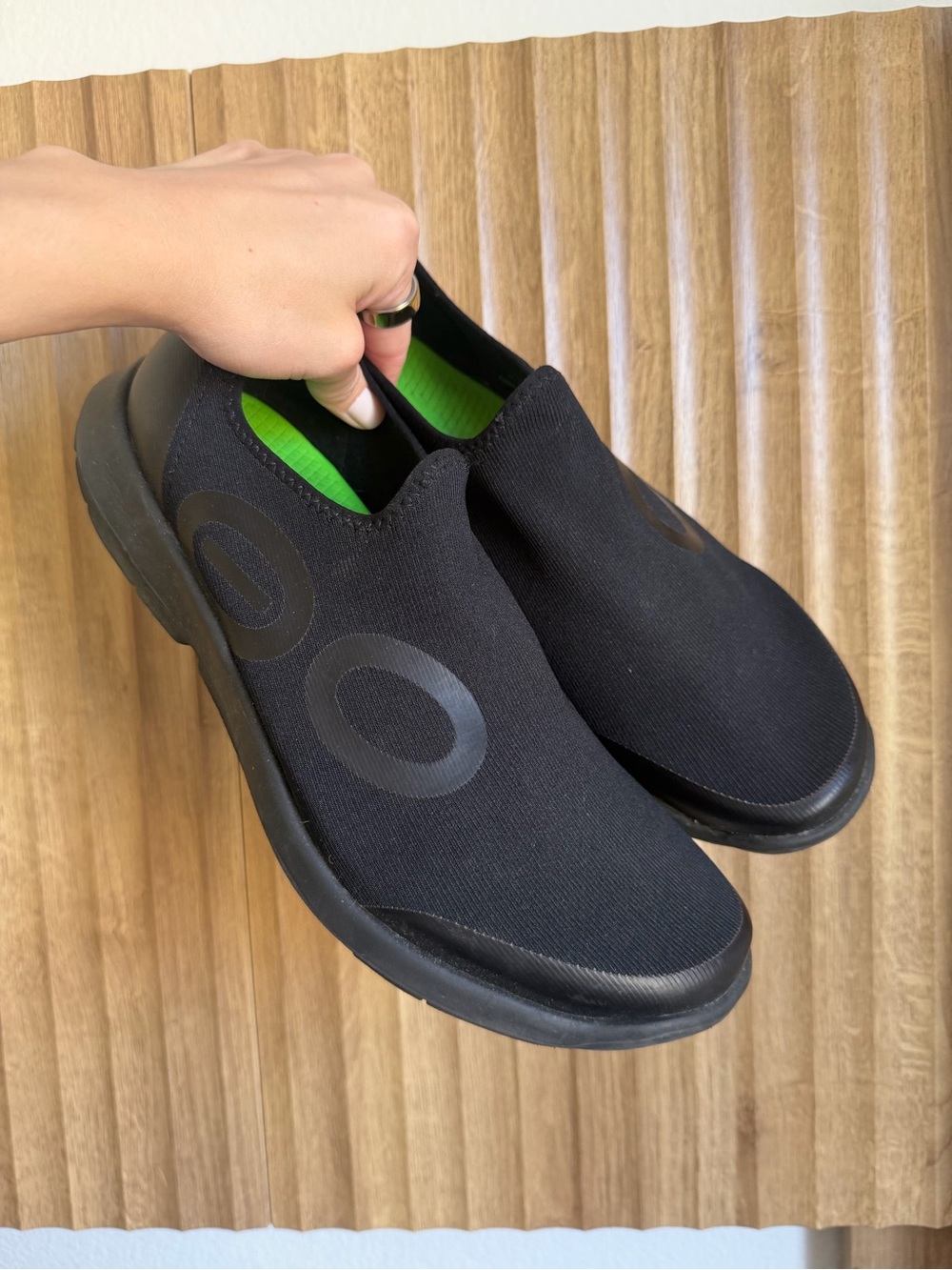 OOFOS OOMG SPORT LOW RECOVERY SLIP ON SHOE mens